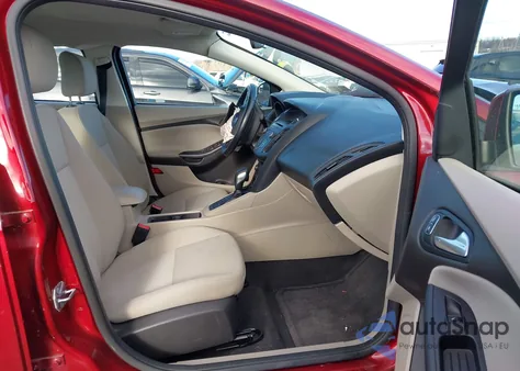 2017 Ford Focus Se z USA, uszkodzony, nr VIN 1FADP3F28HL201197